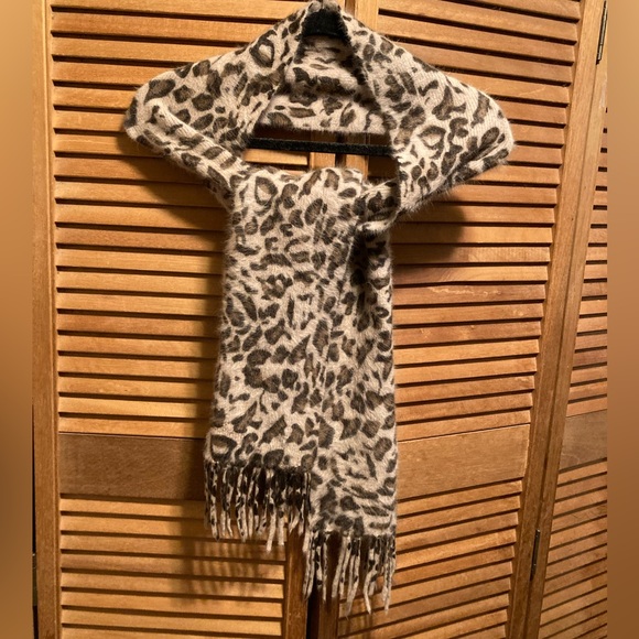 Derhy Leopard Print Angora Scarf - Picture 1 of 16